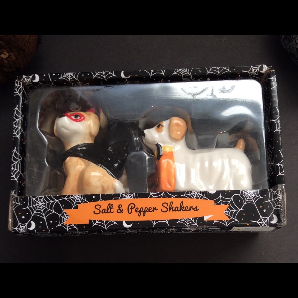 Halloween SALT AND PEPPER SHAKERS Dogs dressed up - Picture 3 of 10